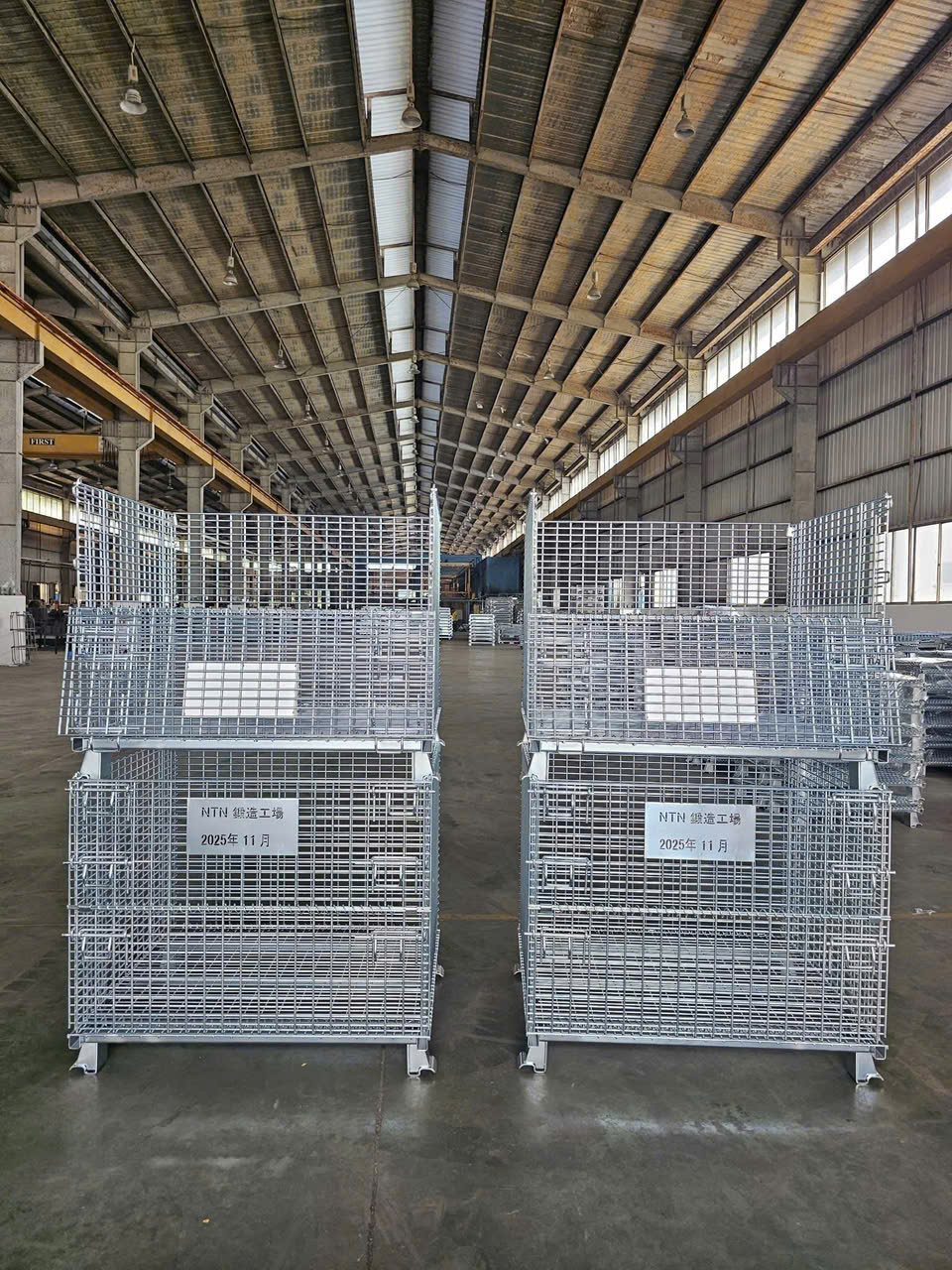 lồng sắt mở cửa