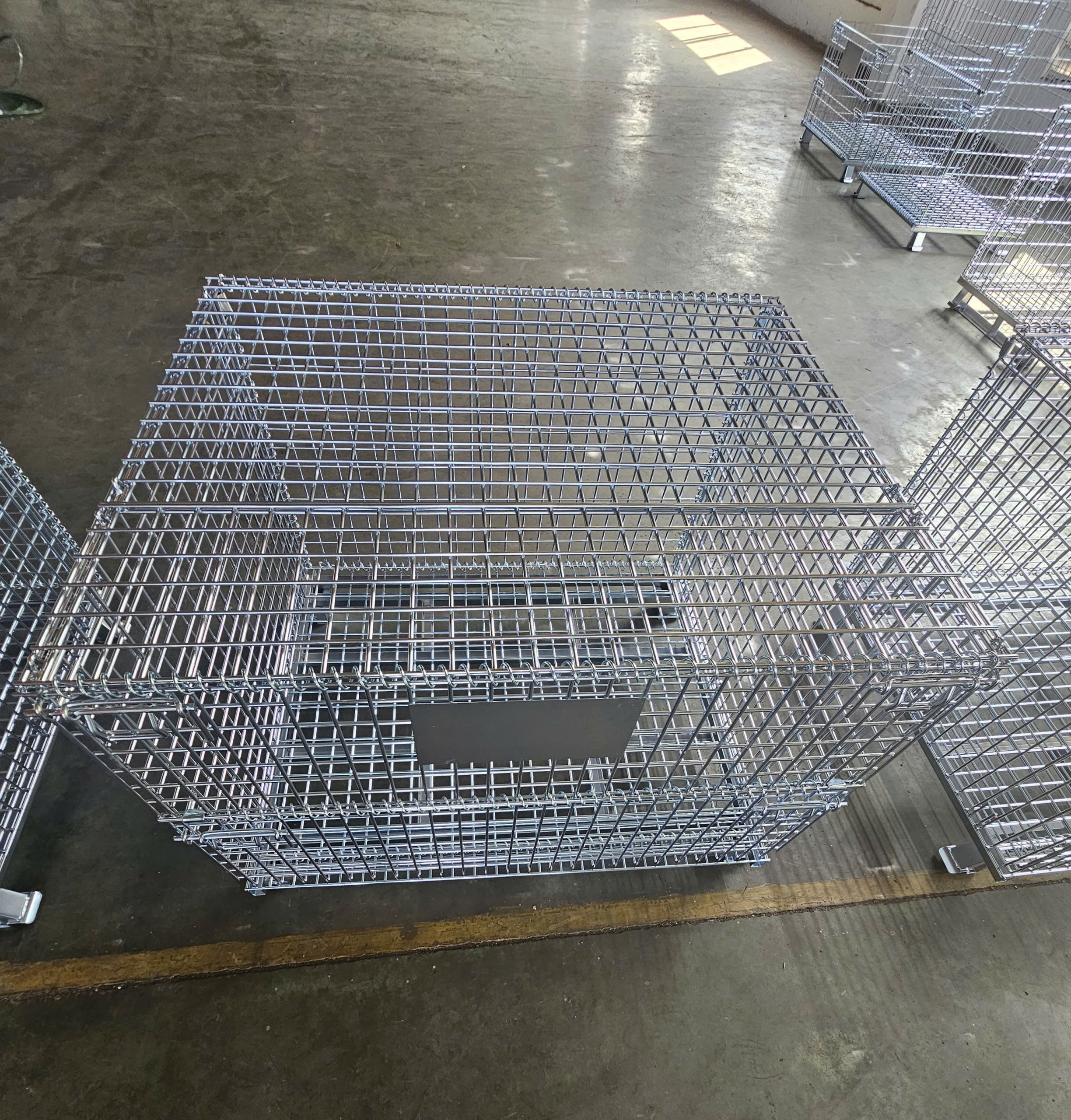 lồng sắt nắp đậy