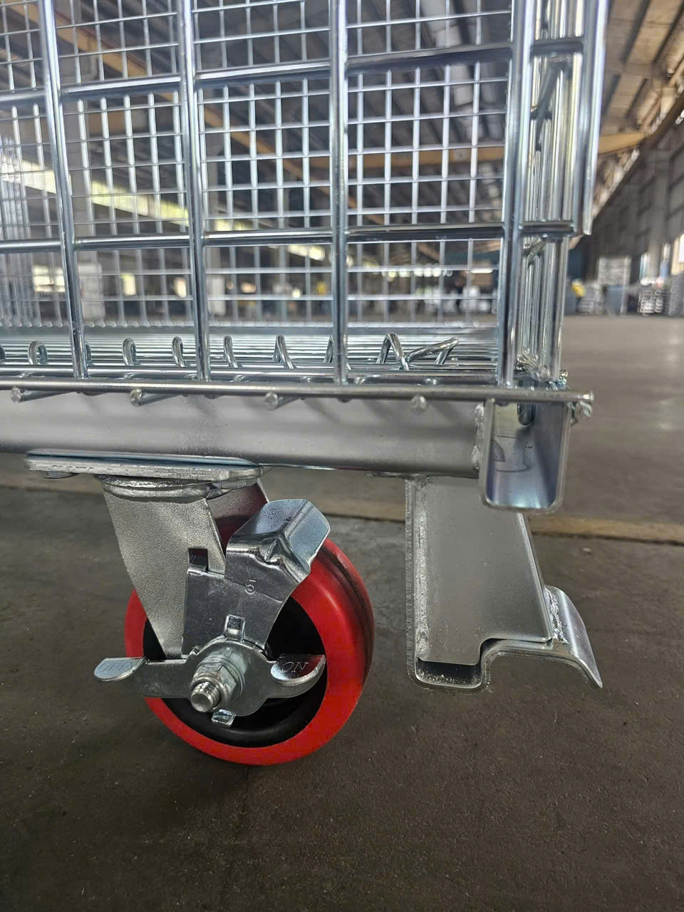 lồng sắt bánh xe