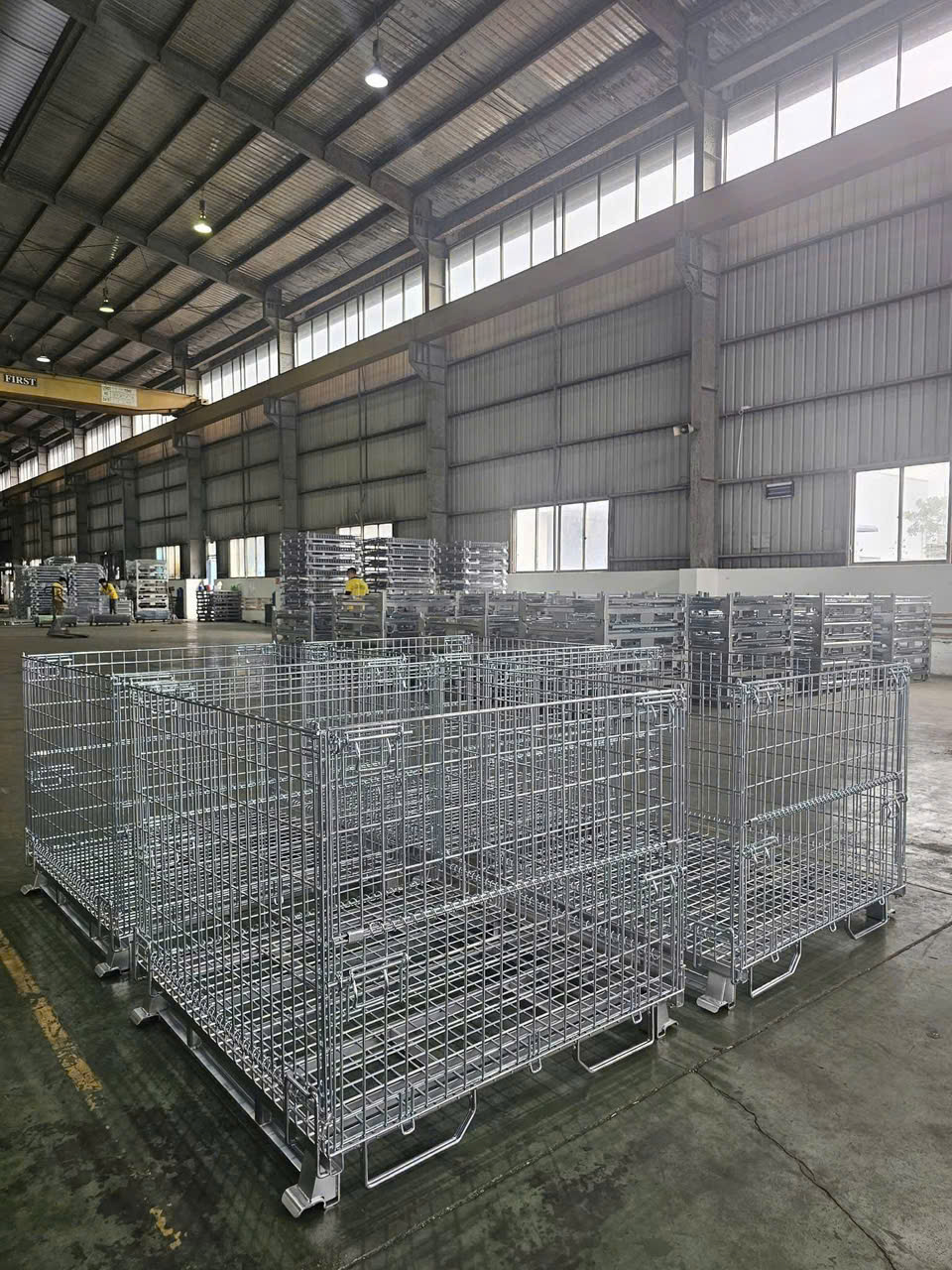 lồng sắt trữ hàng